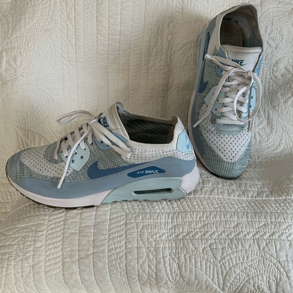 Nike Women’s Air Max 90 Flyknit Ultra in Light Armory Size 9.5